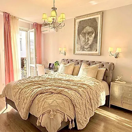 Rose Sky Downtown - 3bedroom, Garage, French Balcony, Ac * Budapest