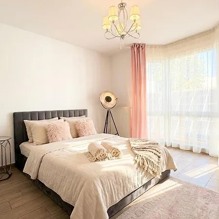Apartman Rose Sky Downtown - 3bedroom, Garage, French Balcony, Ac Budapest