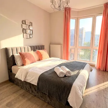 Rose Sky Downtown - 3bedroom, Garage, French Balcony, Ac Apartment *