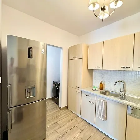 Rose Sky Downtown - 3bedroom, Garage, French Balcony, Ac Budapest