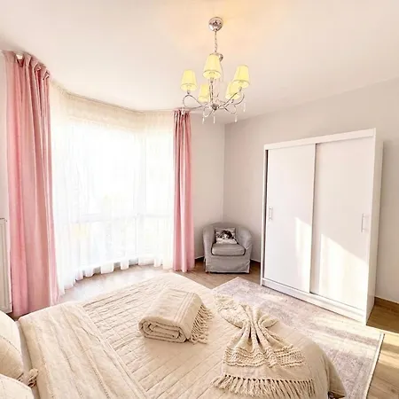 Rose Sky Downtown - 3bedroom, Garage, French Balcony, Ac * ブダペスト