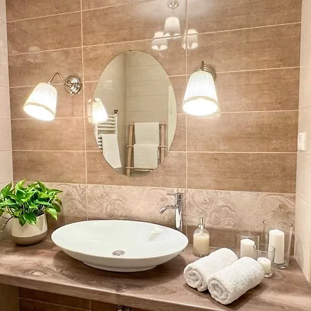 Rose Sky Downtown - 3bedroom, Garage, French Balcony, Ac