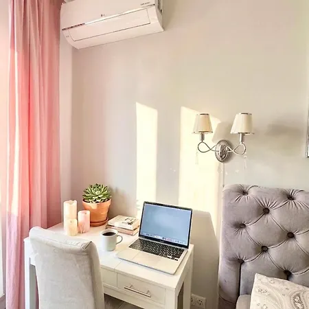 Rose Sky Downtown - 3bedroom, Garage, French Balcony, Ac アパート