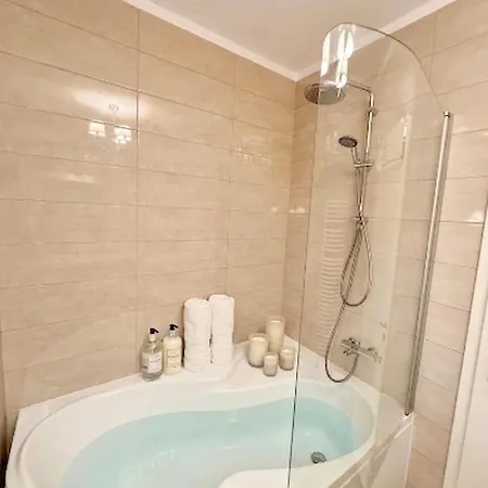 Rose Sky Downtown - 3bedroom, Garage, French Balcony, Ac Budapest